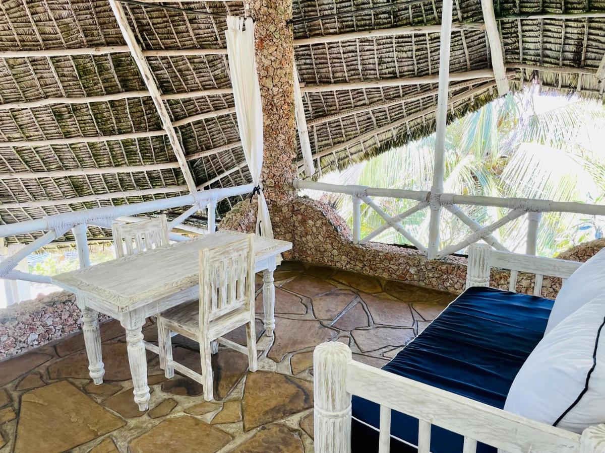 Nyumba Ya Afrika Bed & Breakfast Watamu Exterior photo