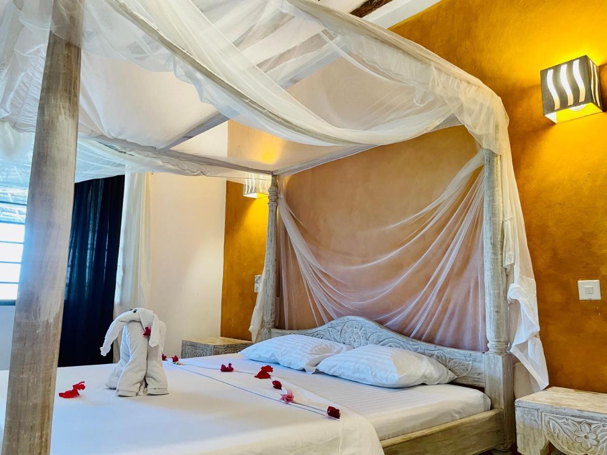 Nyumba Ya Afrika Bed & Breakfast Watamu Exterior photo