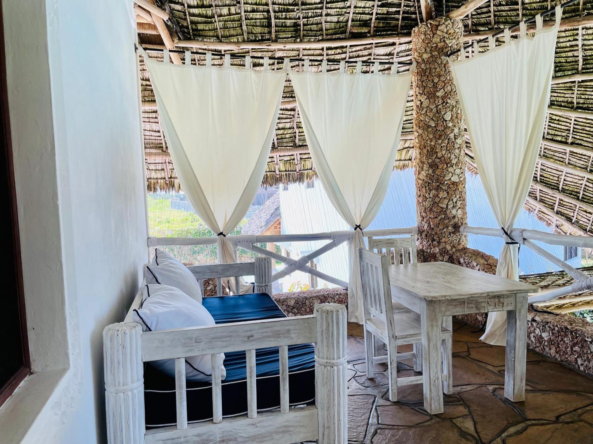 Nyumba Ya Afrika Bed & Breakfast Watamu Exterior photo