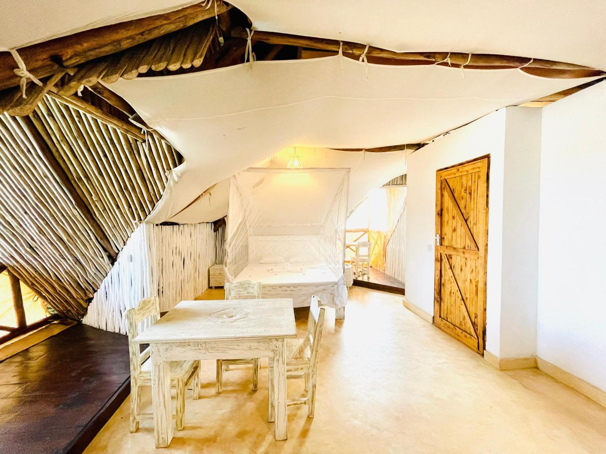 Nyumba Ya Afrika Bed & Breakfast Watamu Exterior photo