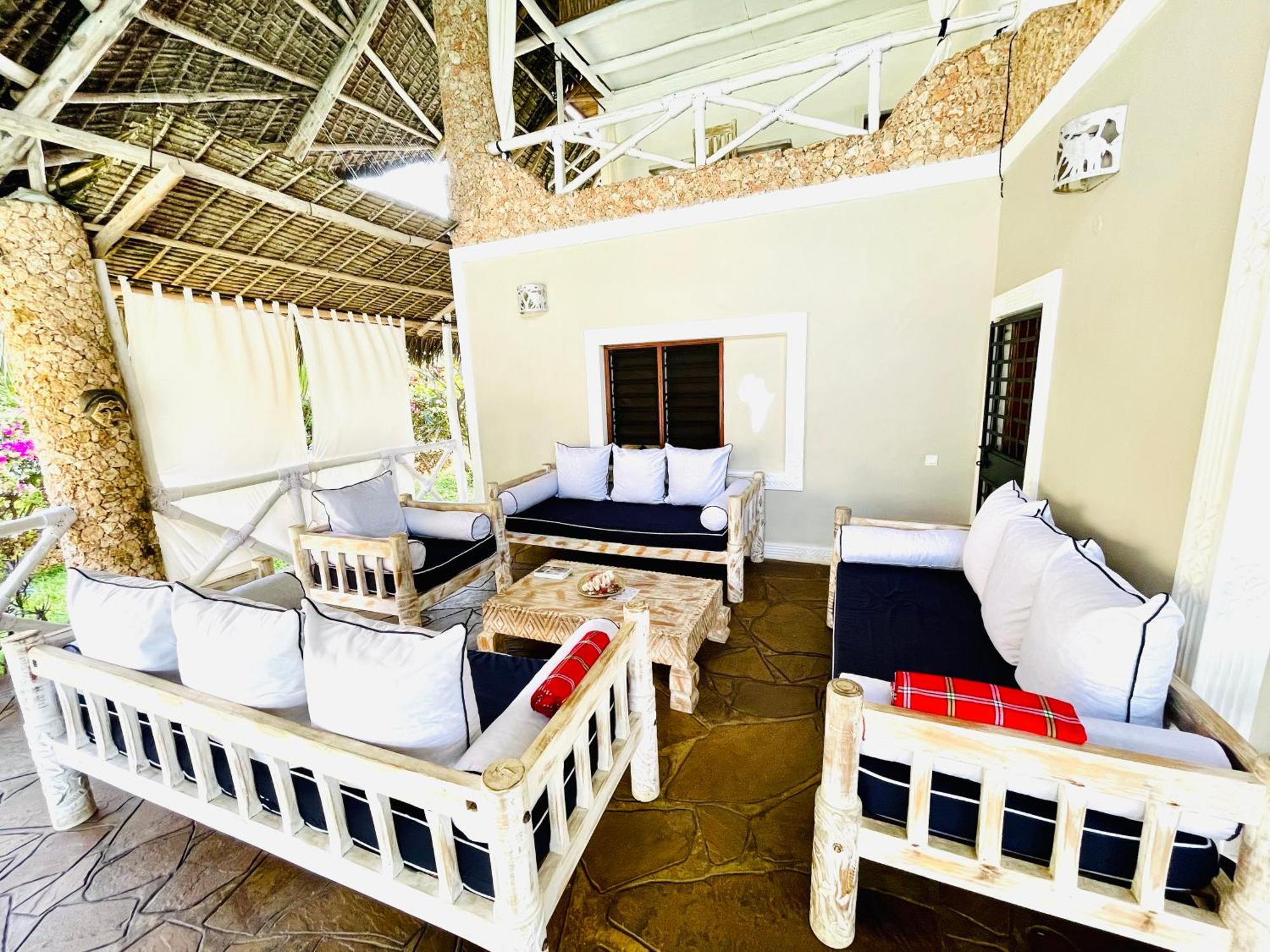 Nyumba Ya Afrika Bed & Breakfast Watamu Exterior photo