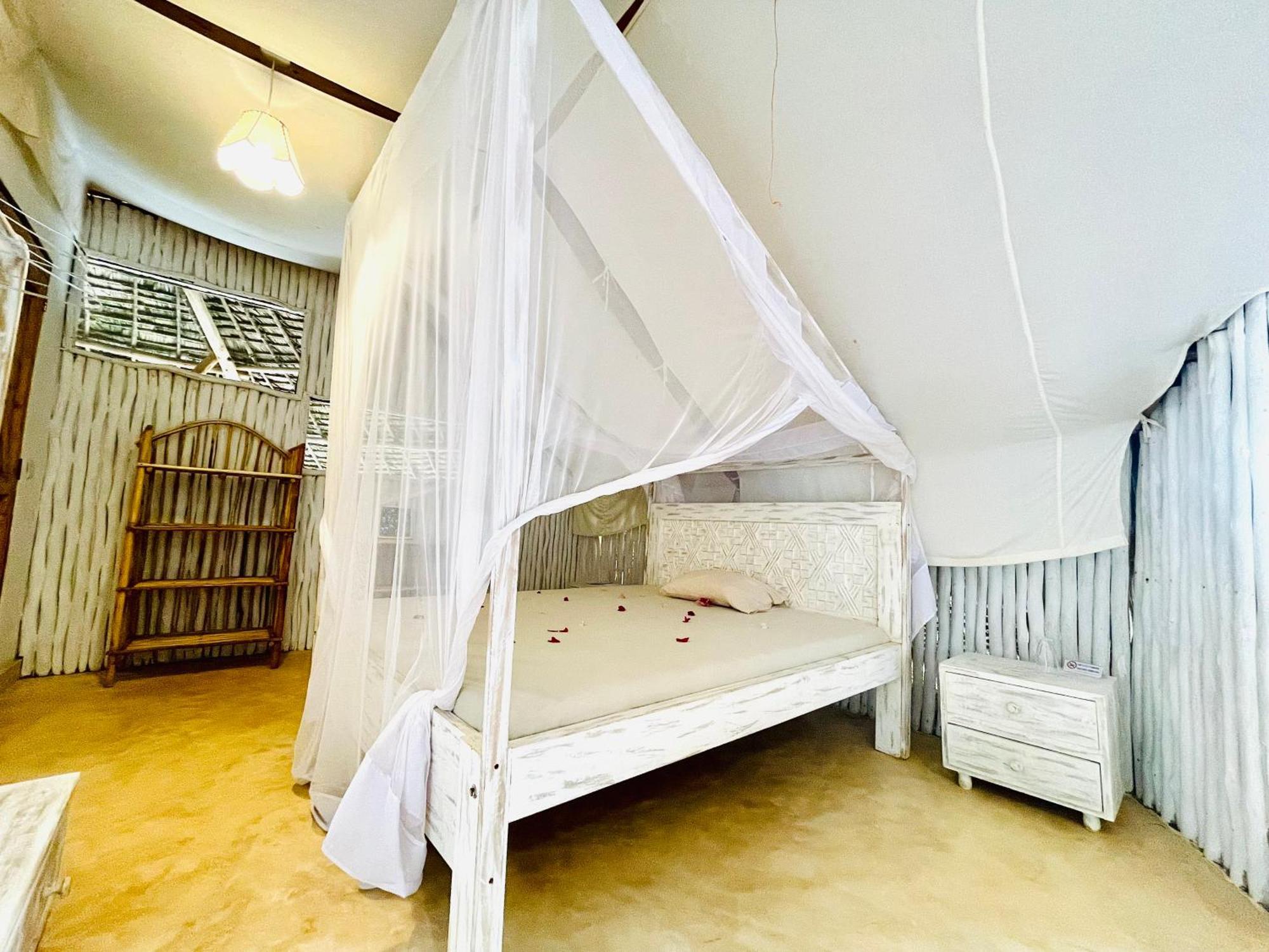 Nyumba Ya Afrika Bed & Breakfast Watamu Exterior photo